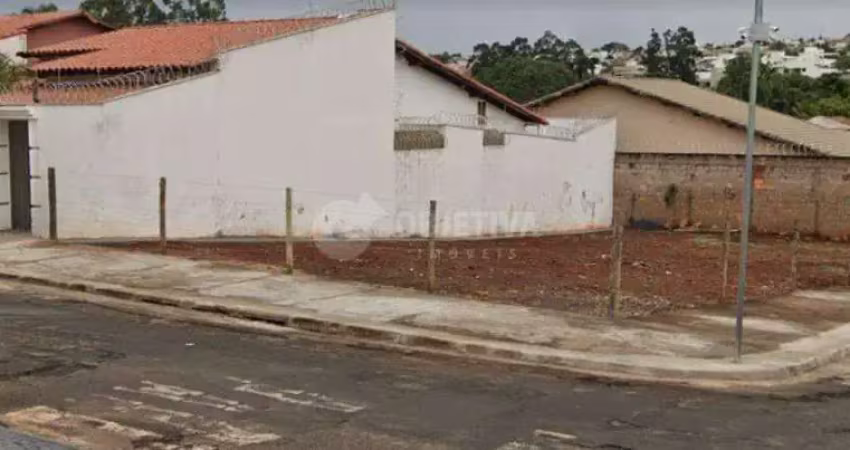 Ótimo terreno de esquina localizado no bairro cidade jardim