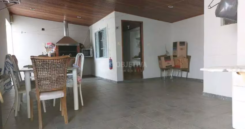 Casa de esquina no bairro Martins em Uberlândia