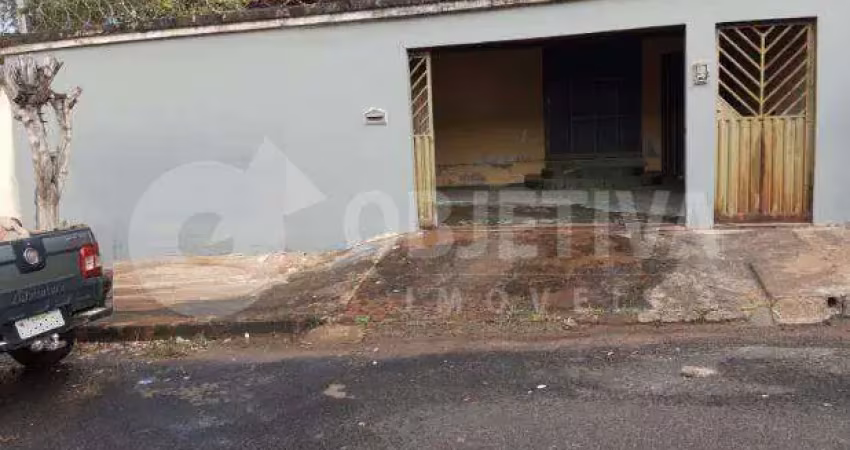 Ótima casa a venda no bairro Santa Rosa em Uberlândia MG.