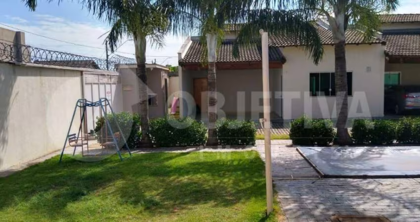 Ótima casa a venda em condomínio Vista Bela III a em Uberlândia