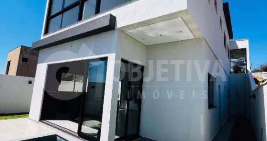 Magnífica casa de estilo sobrado A Venda no condomínio Terras Alpha em Uberlândia