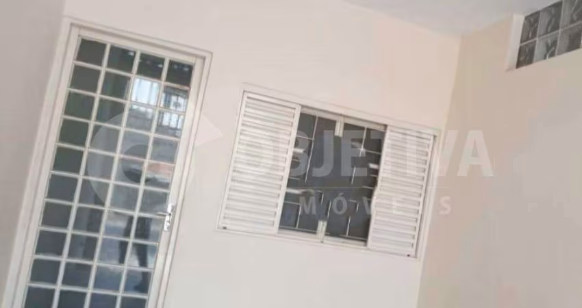 Ótima casa, no Bairro Saraiva