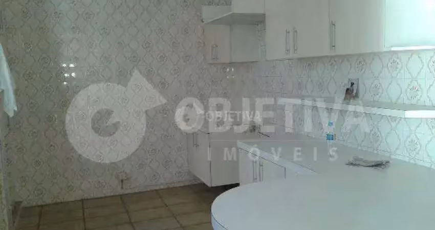 Ótima casa a venda no bairro Tabajaras em Uberlândia