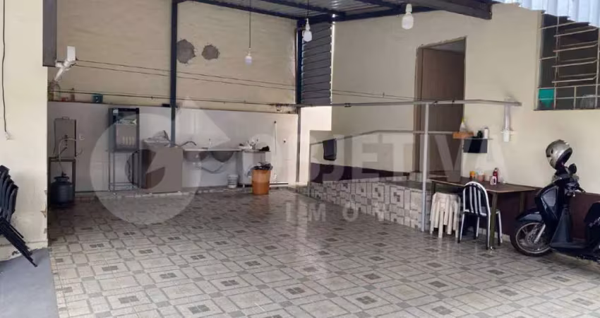 Terreno no centro da cidade com casa construída a venda oportunidade única em uberlândia