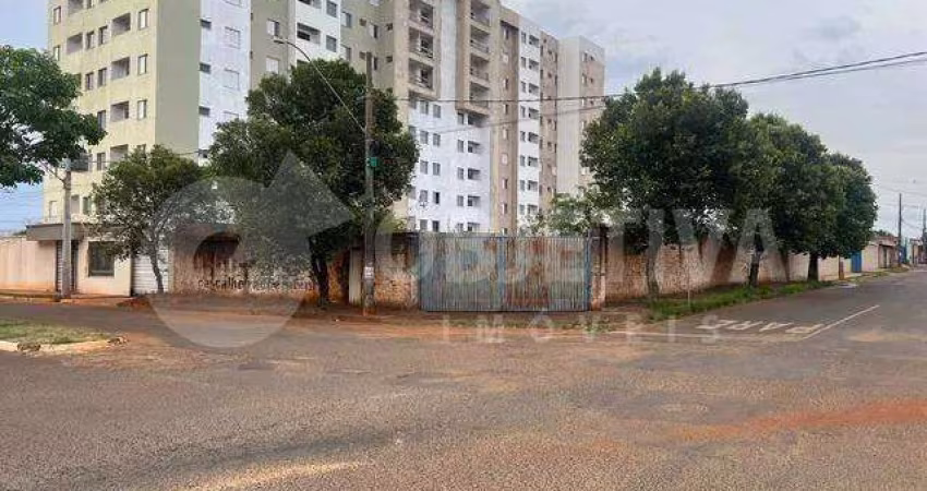 Excelente área de esquina a venda no bairro Santa Monica em Uberlândia