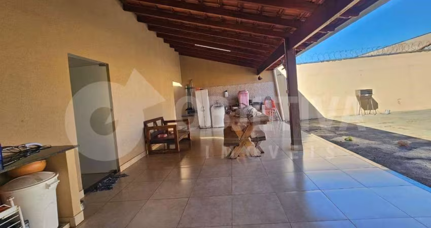 Casa à venda, 3 quartos, 1 suíte, 2 vagas, SEGISMUNDO PEREIRA - UBERLANDIA/MG