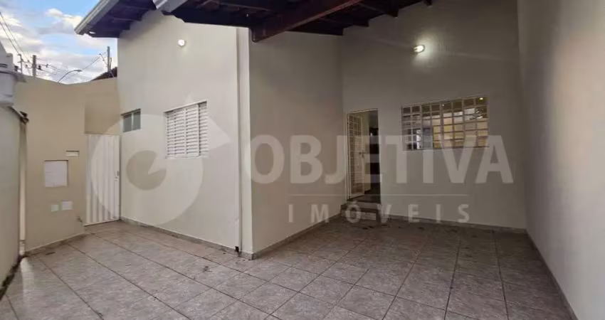 Casa para aluguel, 3 quartos, 1 suíte, 2 vagas, santa monica - uberlandia/mg