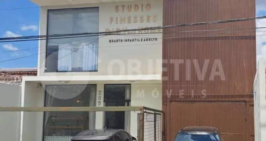 Casa à venda, 4 quartos, 2 suítes, 4 vagas, JARDIM KARAIBA - UBERLANDIA/MG
