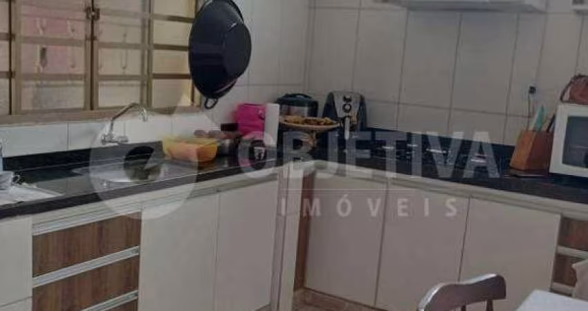 Casa à venda, 3 quartos, 2 vagas, LUIZOTE DE FREITAS - UBERLANDIA/MG