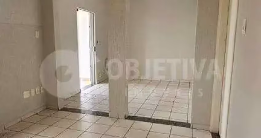 Excelente casa comercial no centro de uberlândia em avenida comercial disponível para aluguel