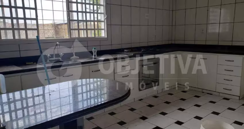 Casa à venda, 4 quartos, 1 suíte, 4 vagas, JARDIM PATRICIA - UBERLANDIA/MG