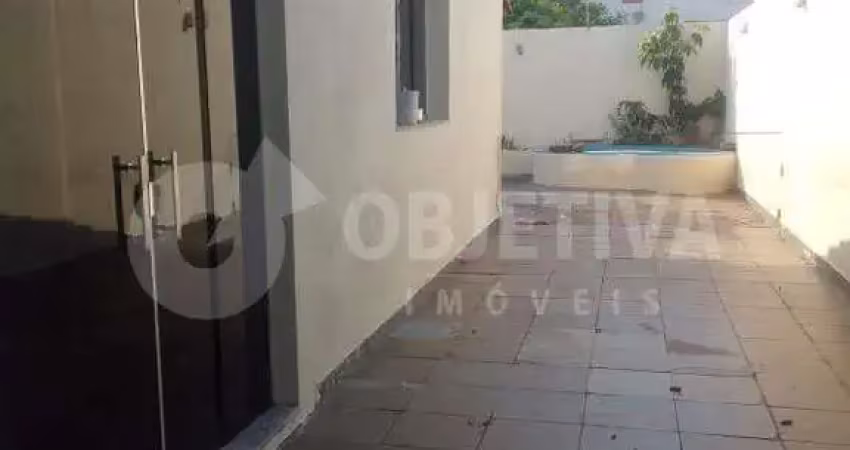 Casa para aluguel, 3 quartos, 1 suíte, 4 vagas, BRASIL - UBERLANDIA/MG