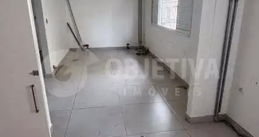 Casa comercial com documentação para empresas disponível para aluguel