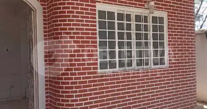 Casa para aluguel, 3 quartos, 2 suítes, 1 vaga, SANTA MONICA - UBERLANDIA/MG