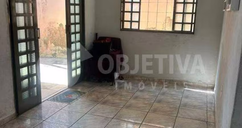 Casa à venda, 4 quartos, 1 suíte, 2 vagas, SAO JORGE - UBERLANDIA/MG