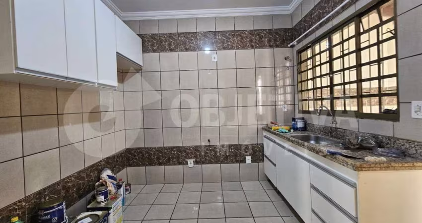 Casa para aluguel, 3 quartos, 1 suíte, 2 vagas, SANTA MONICA - UBERLANDIA/MG