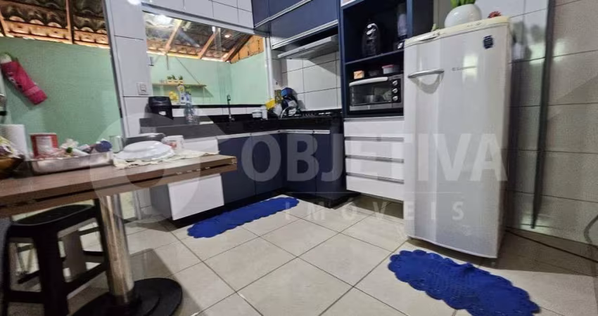 Casa para aluguel, 2 quartos, 1 suíte, 1 vaga, NOVO MUNDO - UBERLANDIA/MG