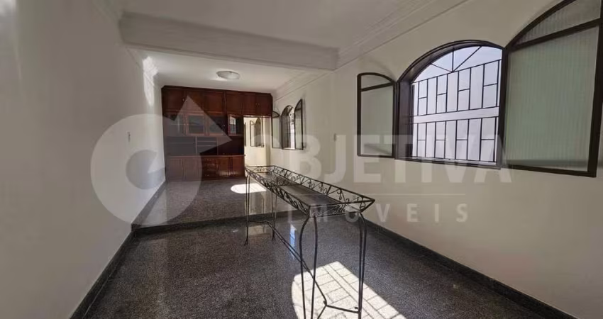 Casa para aluguel, 5 quartos, 1 suíte, 5 vagas, SANTA MONICA - UBERLANDIA/MG