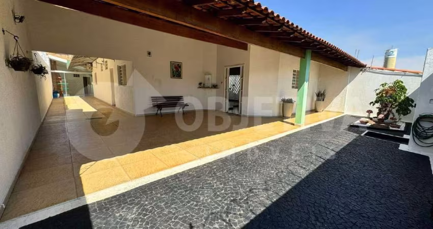 Excelente casa disponível para aluguel no bairro Santa Mônica em Uberlândia
