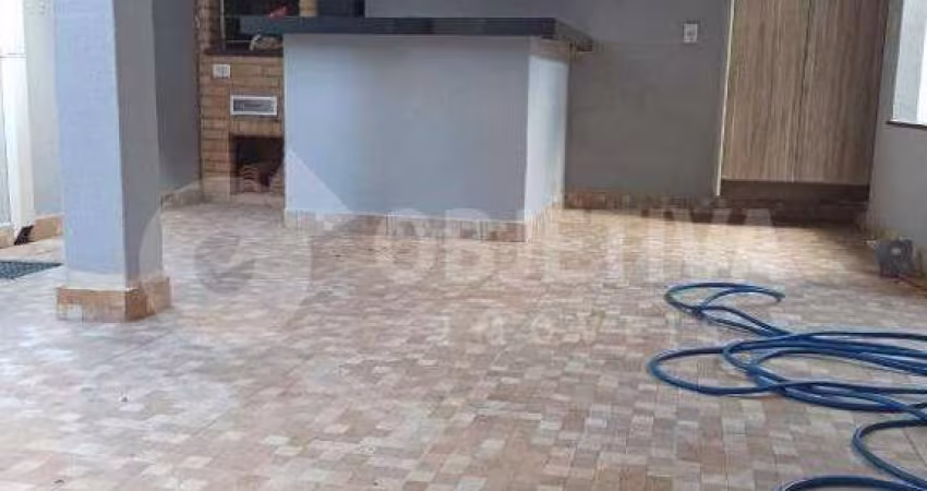 Excelente casa em condomínio disponível para aluguel no setor sul de Uberlandia
