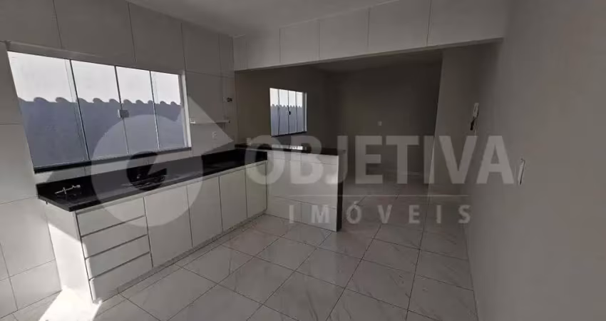 Casa térrea à venda – bairro roosevelt – uberlândia/mg; localizada em rua tranquila e valorizada, com excelente padrão residencial