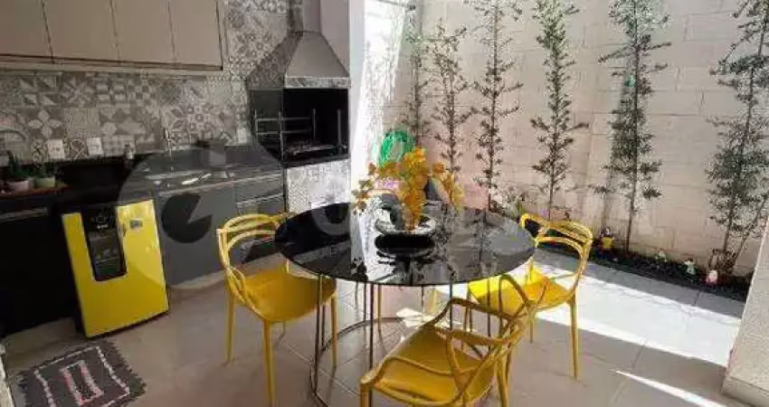 Casa em condomínio fechado mobiliada tipo sobrado disponível para aluguel no setor sul de uberlândia