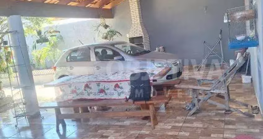 Casa à venda, 3 quartos, 1 suíte, 4 vagas, santa monica - uberlandia/mg