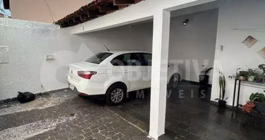 Casa à venda, 3 quartos, 1 suíte, 4 vagas, santa monica - uberlandia/mg