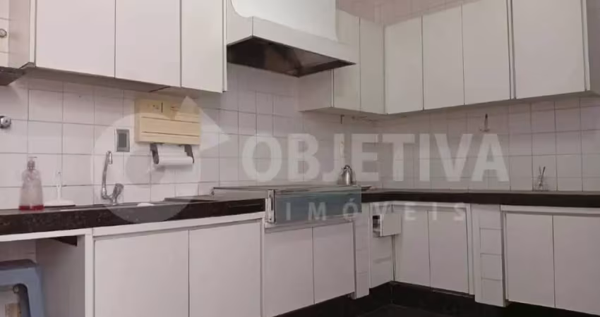 Casa à venda, 3 quartos, 1 suíte, 2 vagas, centro - uberlandia/mg