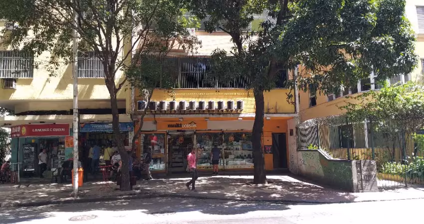 Vendo terreno com 3 edificações na rua paulo barreto e rua voluntários da pátria.