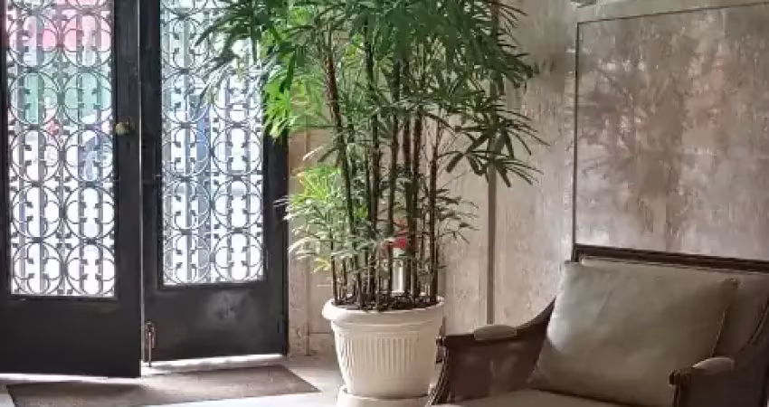 Imponente e confortável apartamento na praça do lido em copacabana