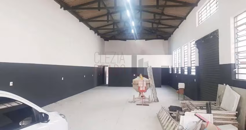 Barracão / Galpão / Depósito com 2 salas para alugar no Veleiros, São Paulo 