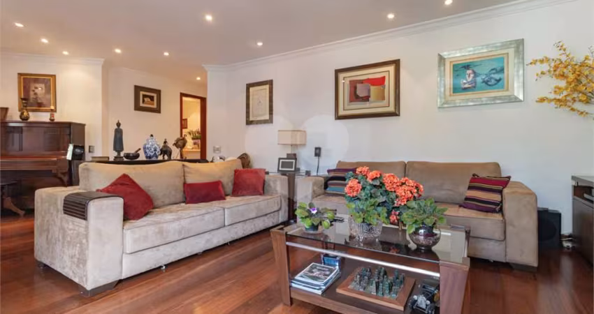 Apartamento com 4 quartos à venda em Moema - SP