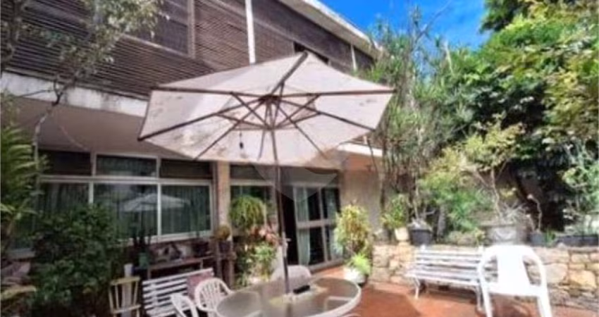 Casa com 4 quartos à venda em Paraíso - SP