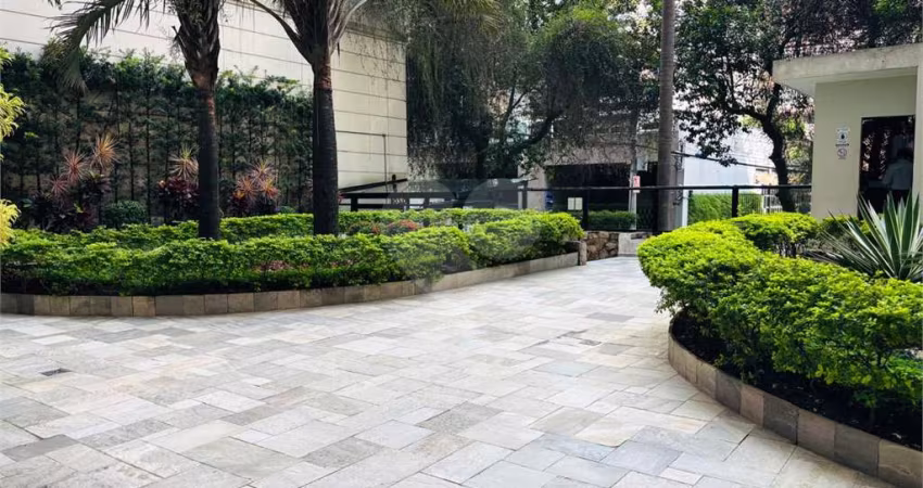 Apartamento com 3 quartos à venda ou para locação em Cerqueira César - SP
