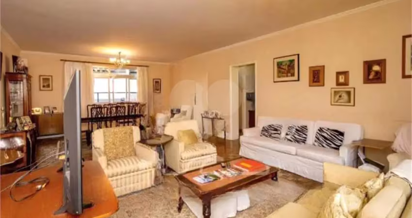 Apartamento com 3 quartos à venda ou para locação em Cerqueira César - SP