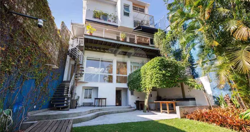 Casa com 3 quartos à venda na Rua Fidalga, --, Vila Madalena, São Paulo