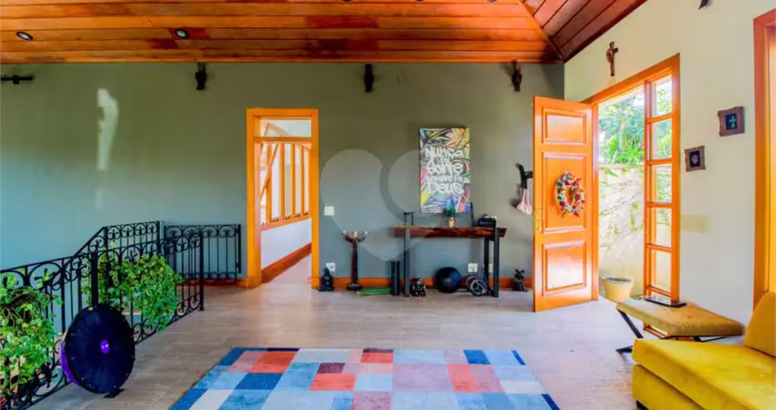 Casa com 3 quartos à venda na Rua Pombal, --, Sumaré, São Paulo