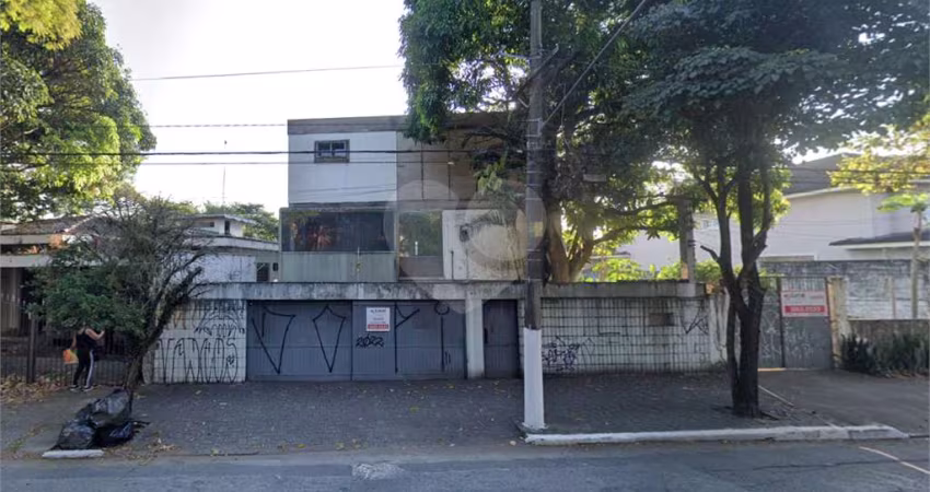 Sobrado com 4 quartos à venda em Vila Madalena - SP