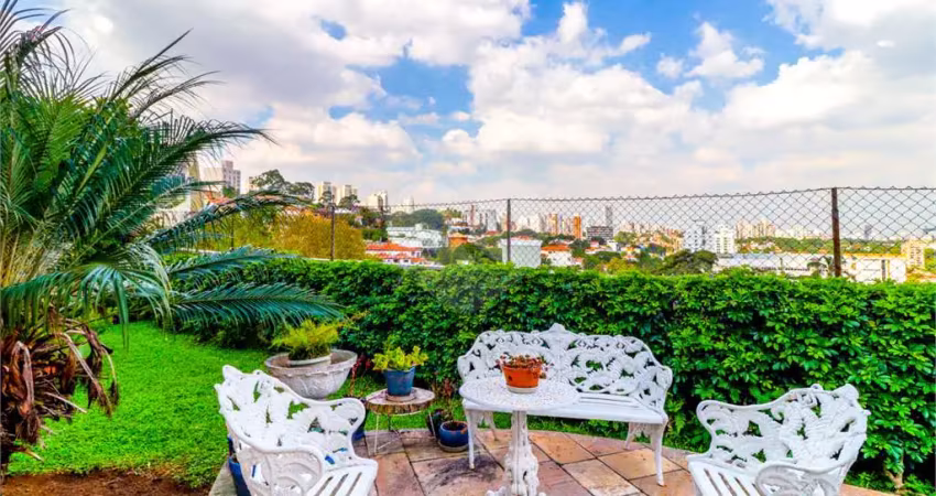 Casa com 5 quartos à venda na Rua Sucuriú, --, Alto de Pinheiros, São Paulo