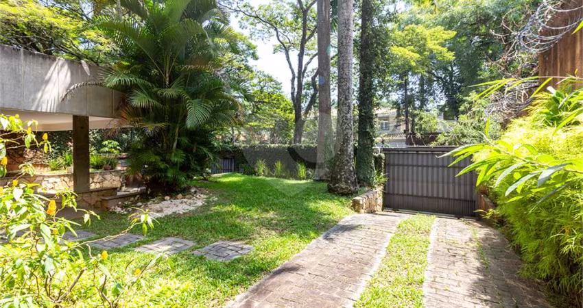 Sobrado com 4 quartos à venda em Alto De Pinheiros - SP