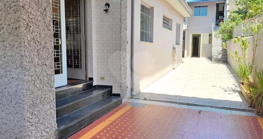 Casa térrea com 3 quartos à venda em Caxingui - SP