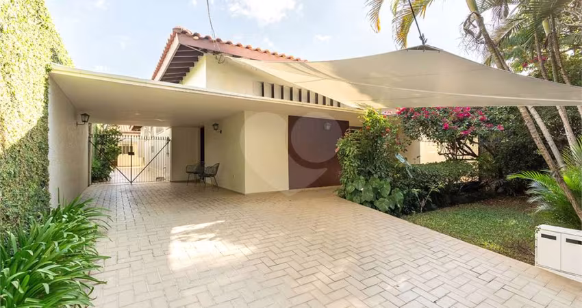 Casa térrea com 3 quartos à venda em Alto De Pinheiros - SP