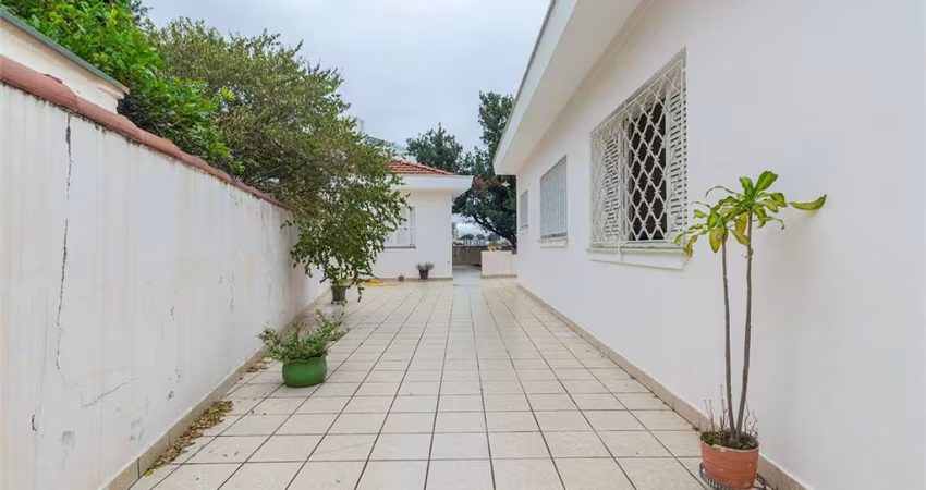 Casa térrea com 3 quartos à venda em Vila Romana - SP