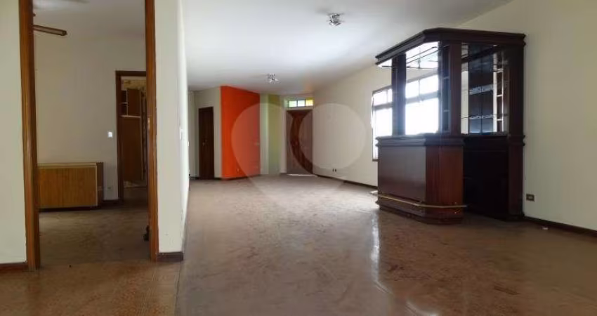 Casa térrea com 3 quartos à venda em Vila Romana - SP