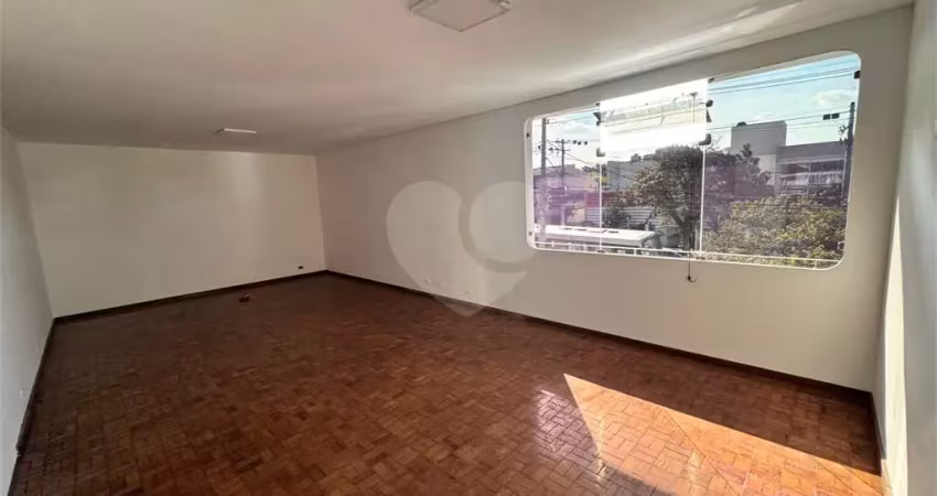 Casa à venda na Rua Brigadeiro Gavião Peixoto, --, Lapa, São Paulo