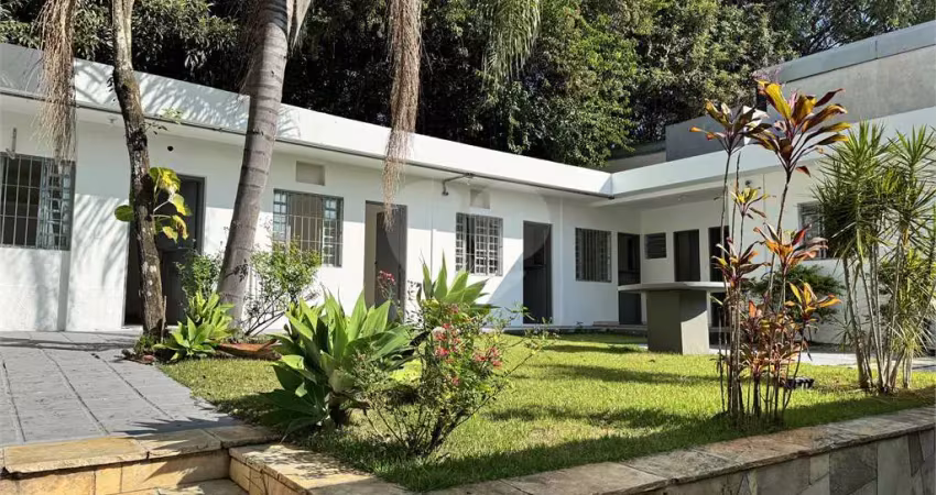 Casa à venda na Rua Brigadeiro Gavião Peixoto, --, Lapa, São Paulo