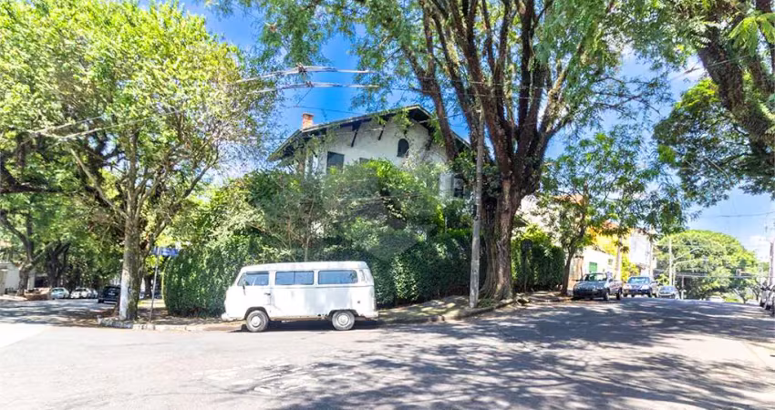 Casa com 3 quartos à venda na Rua Professor João Arruda, --, Pacaembu, São Paulo