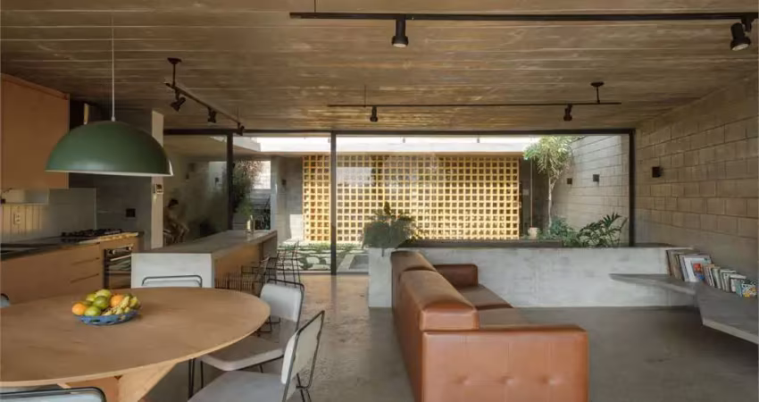 Casa com 3 quartos à venda na Rua Camburiú, --, Alto da Lapa, São Paulo