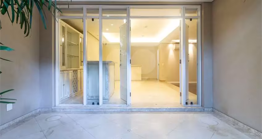 Casa térrea com 4 quartos à venda ou para locação em Alto De Pinheiros - SP
